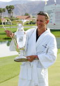 annika_sorenstam_nabisco_trophy.jpg