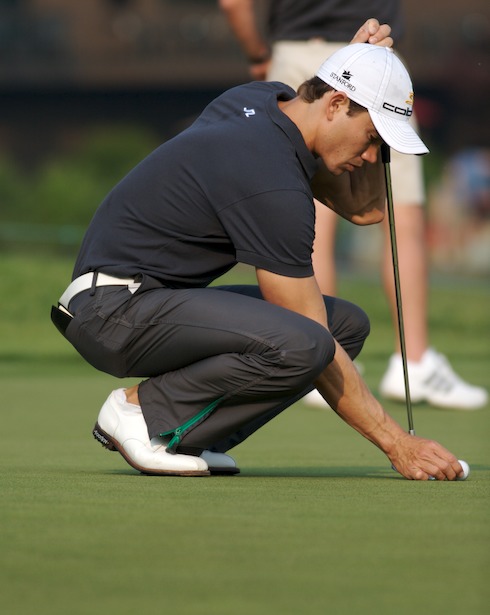 2K7 Memorial Camilo Villegas Lining Putt