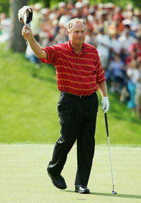 Jack Nicklaus Waves to the Crowd